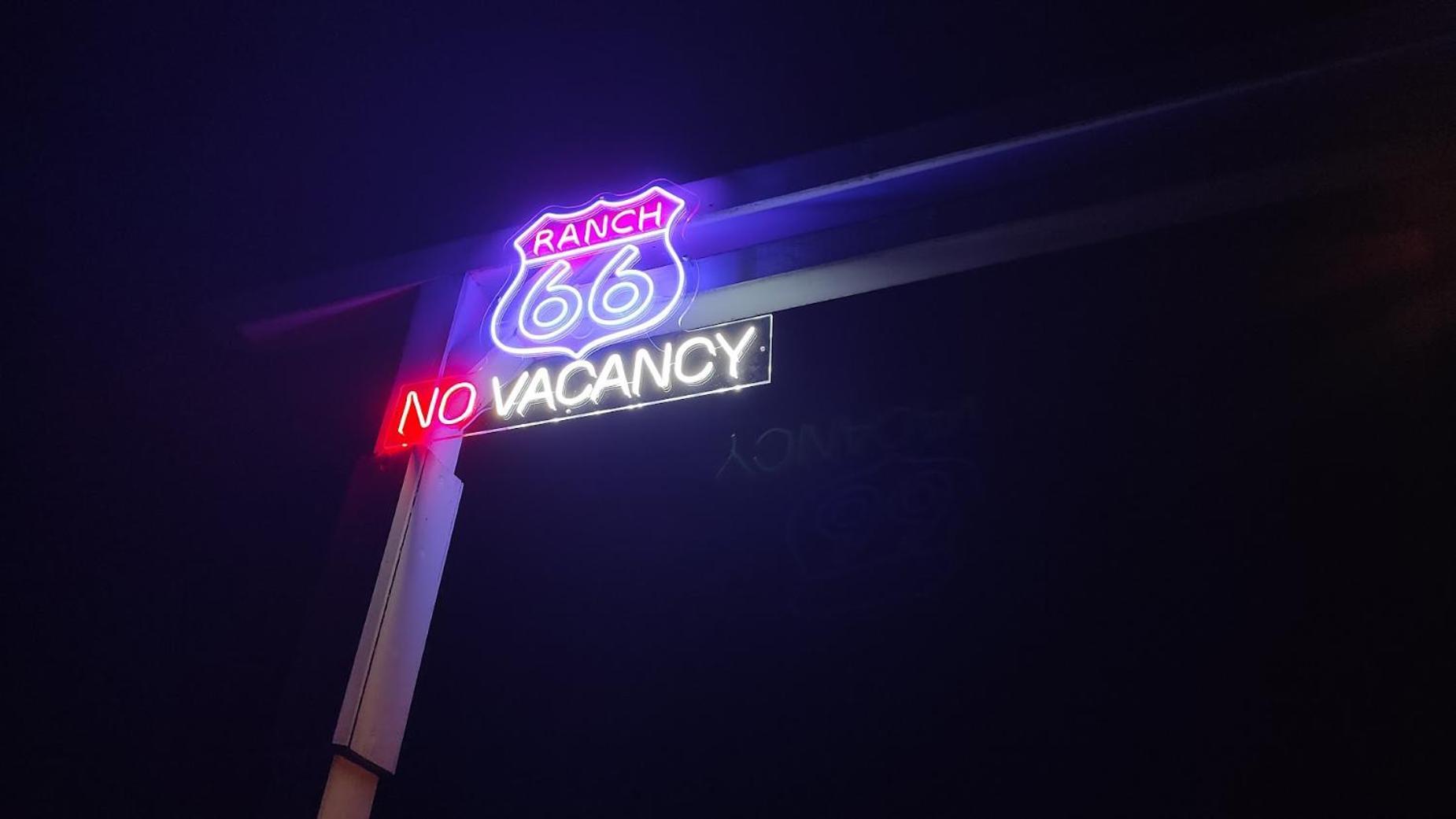 Ranch 66 - Moderni Tiny House Black Swallow Ve Stylu Route 66 Se Saunou A Bazenem Тршице Экстерьер фото